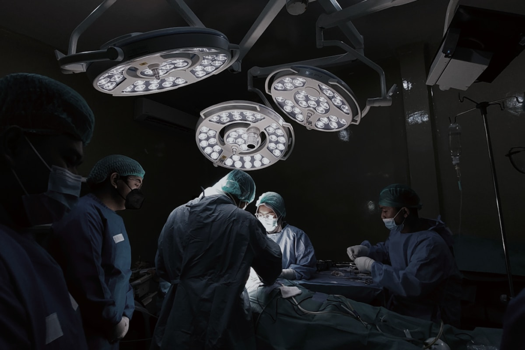 Cuidados Hospitalarios en Simulación Real